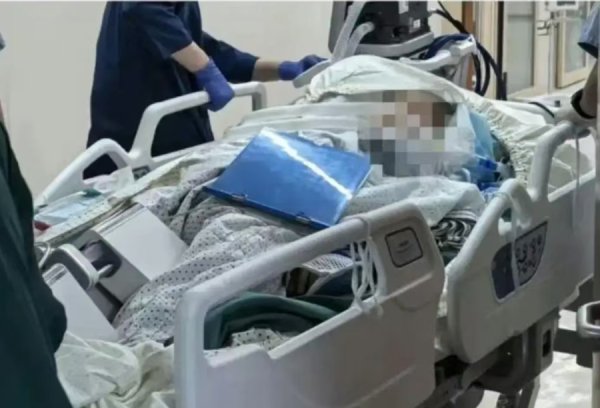 富余通 女子误踩“化骨水”去世，莫让失管危化品成“夺命杀手”｜锋面评论
