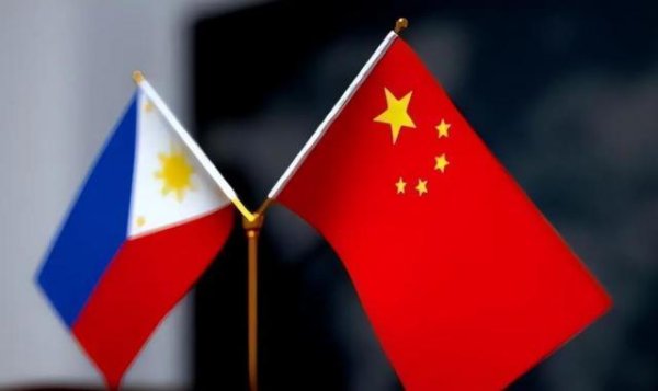 益丰配资 菲总统罕见亲自送别中国大使，全程面带微笑，重申“一个中国”政策